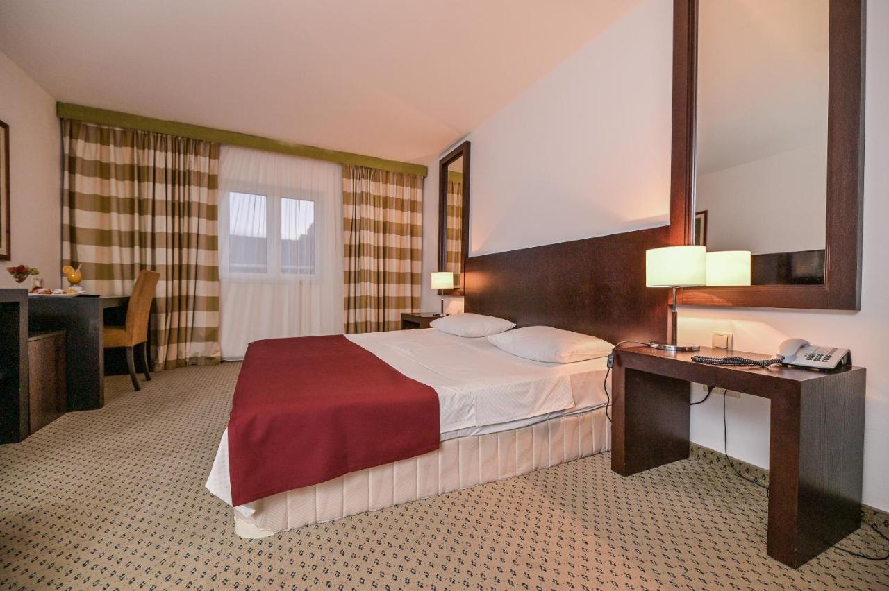 Hotel International Rab Town Luaran gambar