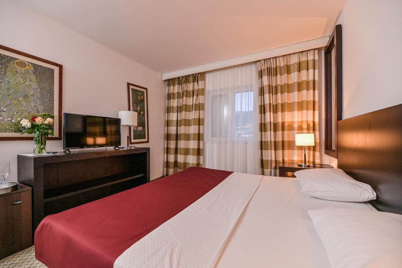 Hotel International Rab Town Luaran gambar